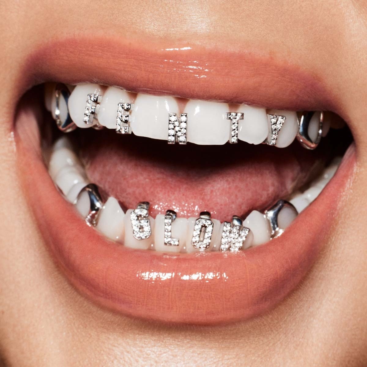 GLOSS BOMB STIX (BARRA DE LABIOS DE BRILLO INTENSO)
